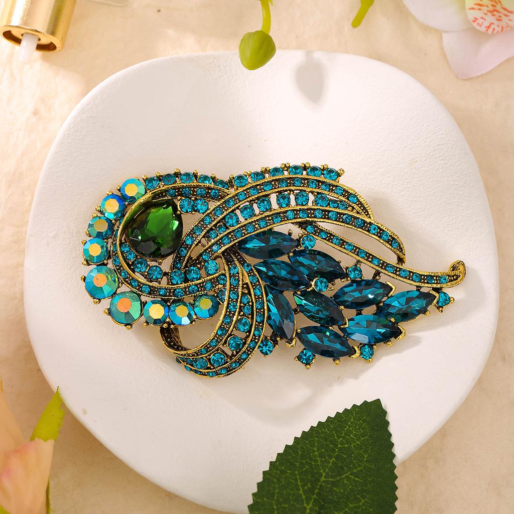 Luxury Full Crystal Women Men Twist Brooch Badges Exquisite Party Banquet Rhinestone Pin Vintage Clothing Coat Accessories
