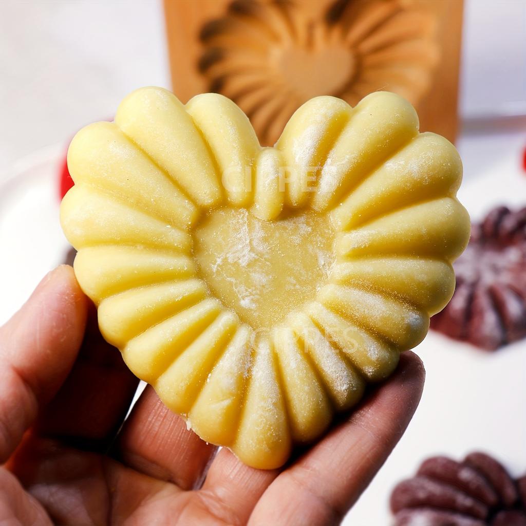 Fondant Cake Decoration Tools Embossed Wooden Cookie Cutter Hand Press Carved Jam Cookie Molds 3D Reusable Biscuit Molds Bakery