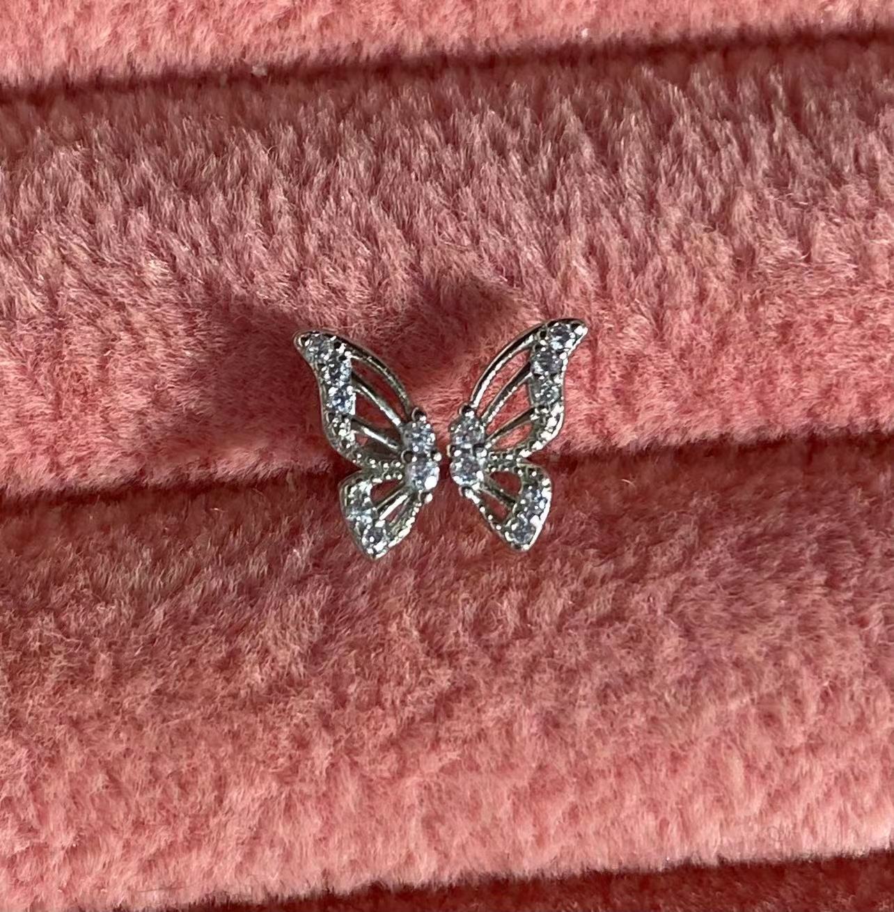 

Minimalist Hollow Diamond Butterfly Wings Anti-wing Ear Bone Nails Titanium Steel Screw Cochlear Nails Double Ear Holes Stacked Ear Stacks
