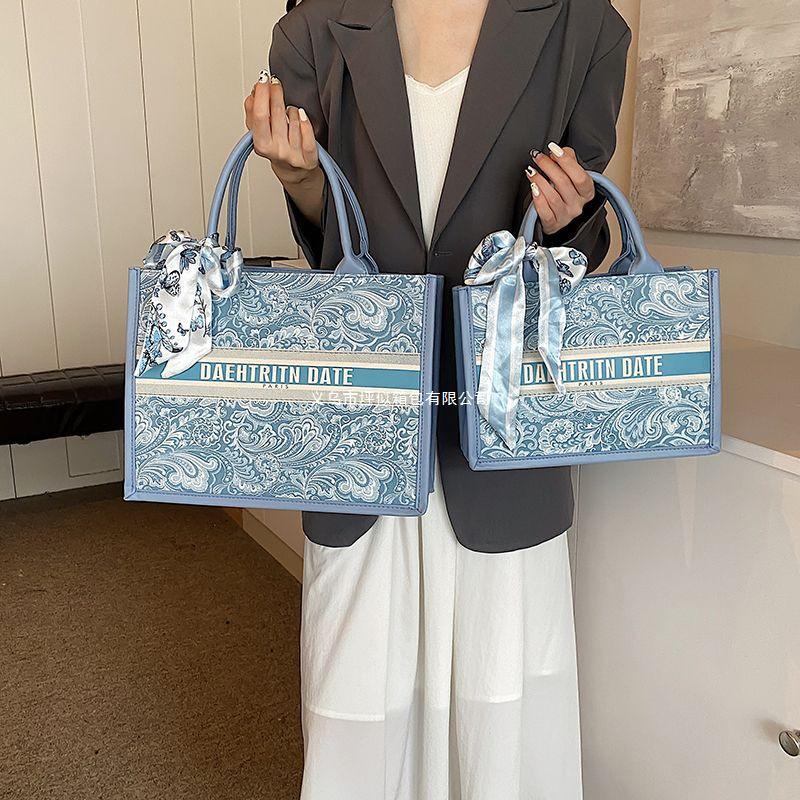 2025 Neue Damen Exquisite Dreidimensionale Tragetasche mit Hartem Boden - Unterarm-Schultertasche, Perfekt für die Uni oder zum Pendeln