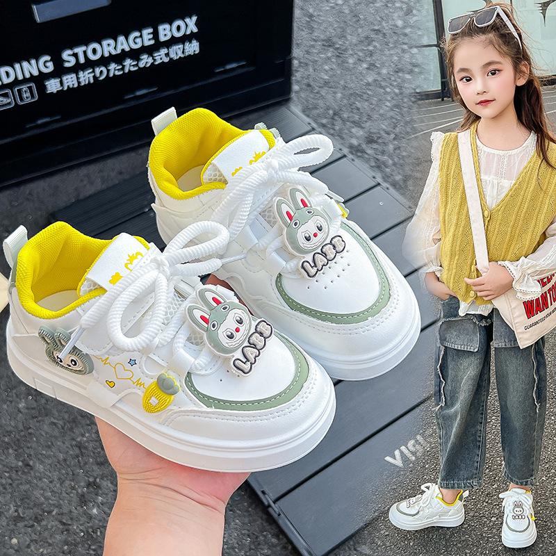 2025 Autumn Girls' Skate Shoes: Soft Sole, Non-Slip, Cartoon Design, Casual White.