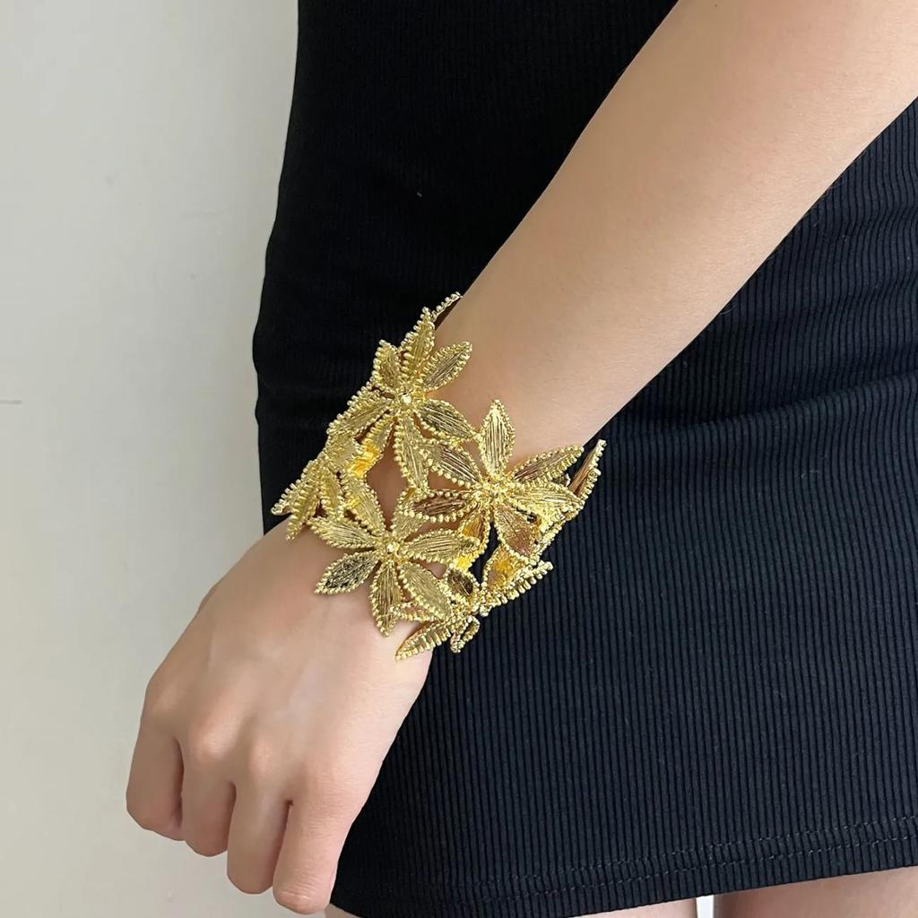 Schwerindustrie Übertrieben Hohl Blume Öffnung Armband Leicht Luxuriös High-End Exquisit Breite Version Armband