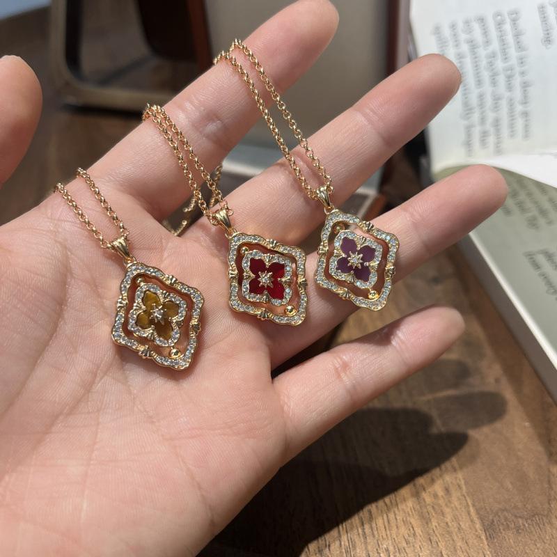 French Antique High-End Sense Versatile Rotating Double-Sided Four-Leaf Clover White Shell Necklace Light Luxury Design Court Style Collarbone Chain