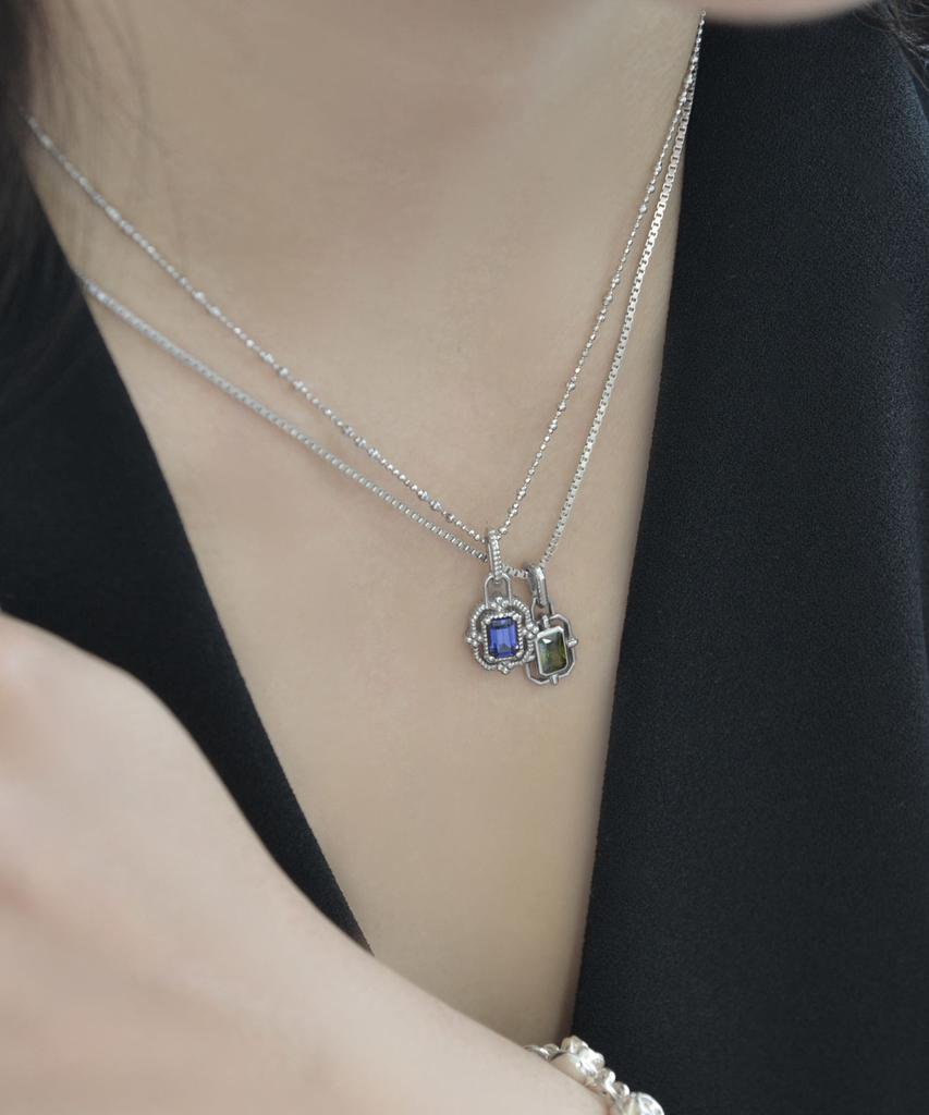 Vivus Rapillus Royal Blue White Gold Silver Necklace