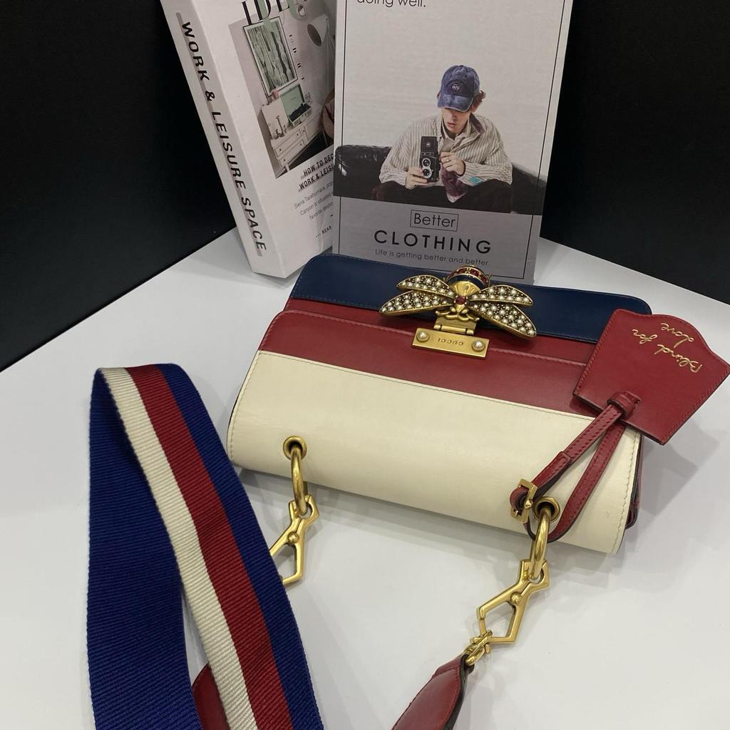 [Pre-Owned] Queen Margaret Multicolor Leather Bee Embellished Crossbody Bag - Excellent #1K1R29Q