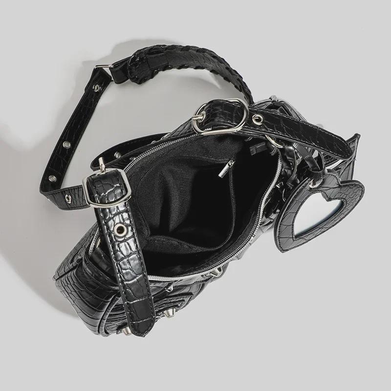 Geantă de motocicletă plisată Crescent pentru femei 2023, cu nituri și ciucuri