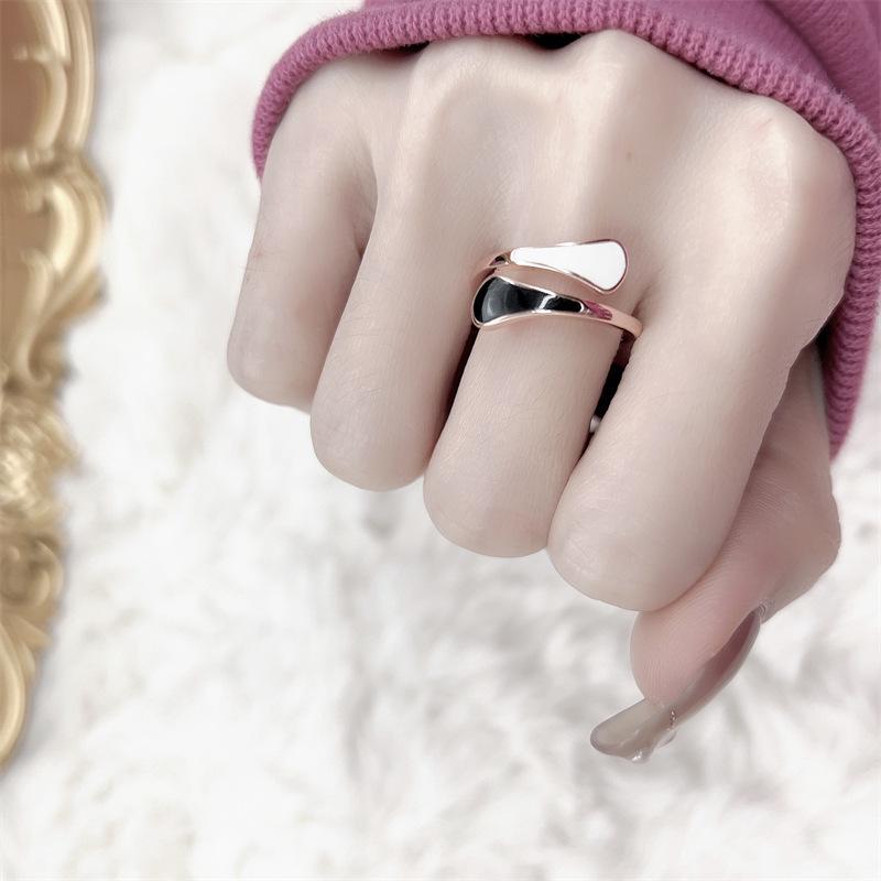 18K Rose Gold Fan-Shaped Open Ring for Women - Black & White Design Adjustable Opening