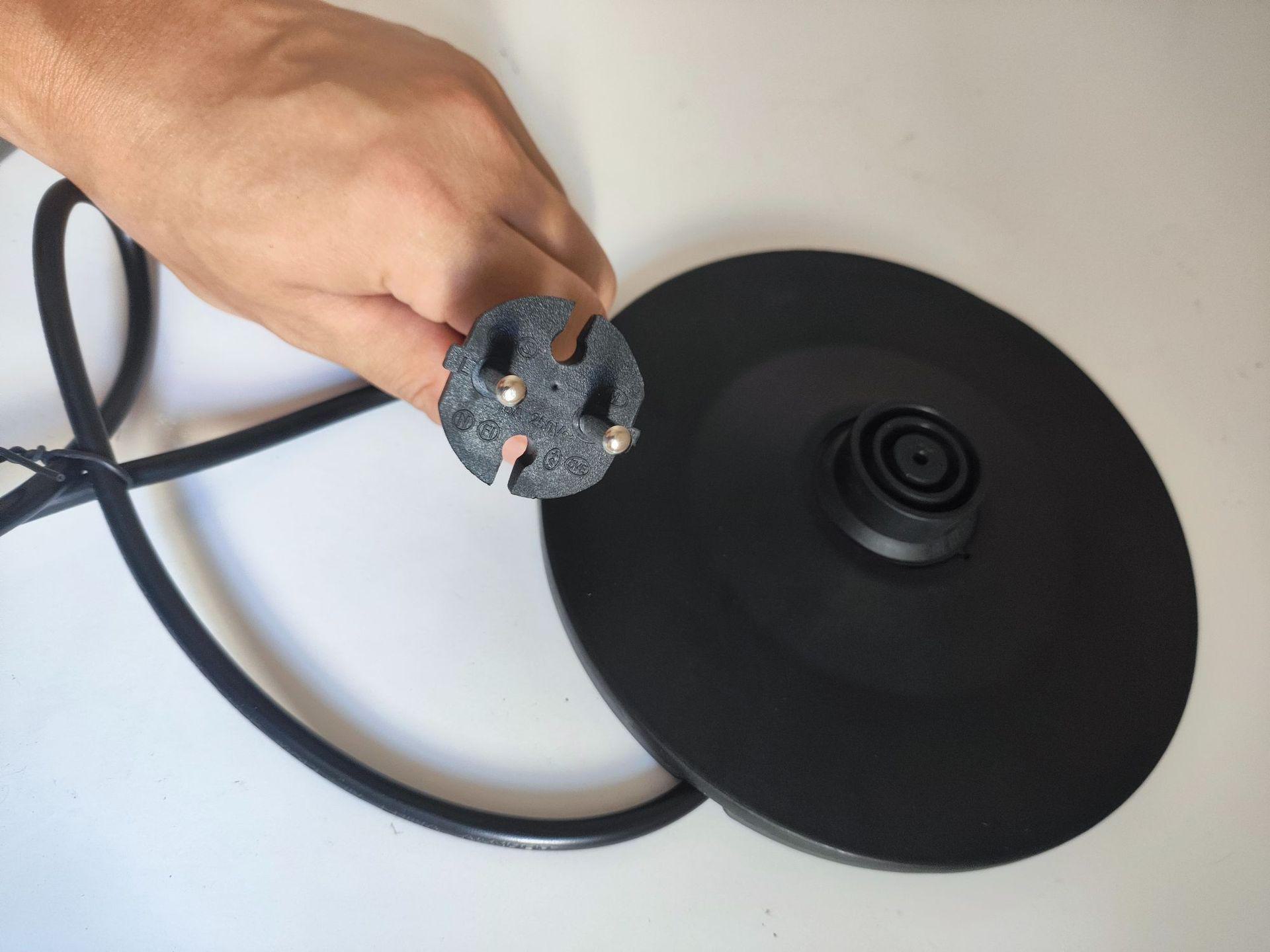 

Электрический чайник с двумя напряжениями 110 В/220 В, нержавеющая сталь и стекло с синей светодиодной подсветкой European standard чёрный