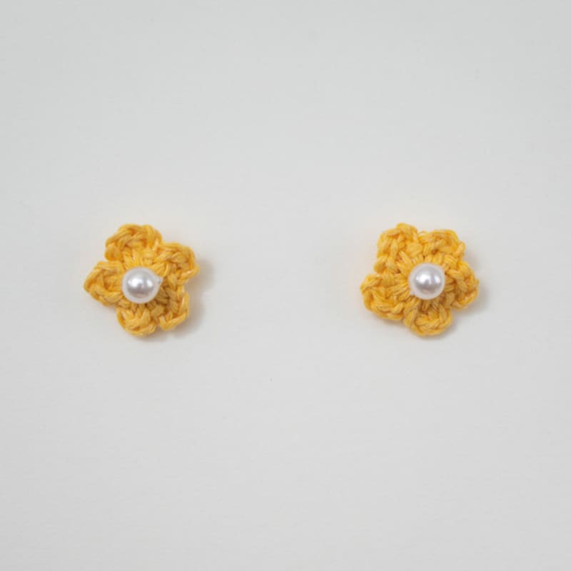 MERRYMOTIVE Spring Flower Pearl Earring (Yellow)