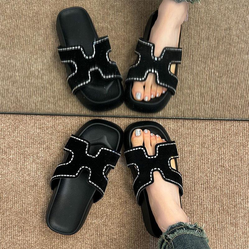 Korean Version of Seaside Beach Sandals Fashion One-word Women's Outer Wear 2025 New Summer Casual High-end Slippers
