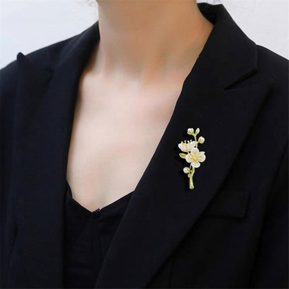 Mother's Day women's gift brooch, suitable for coats and suits