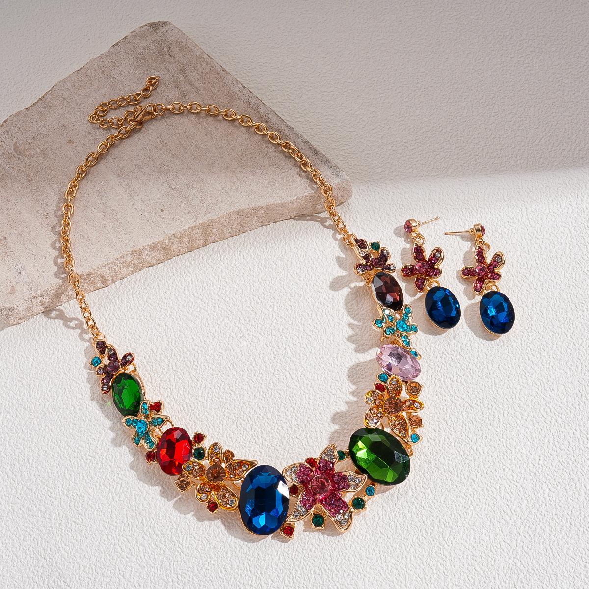 Комплект из 2 предметов: Серьги-цветы овальной формы с цветными бриллиантами, Ожерелье-свитер