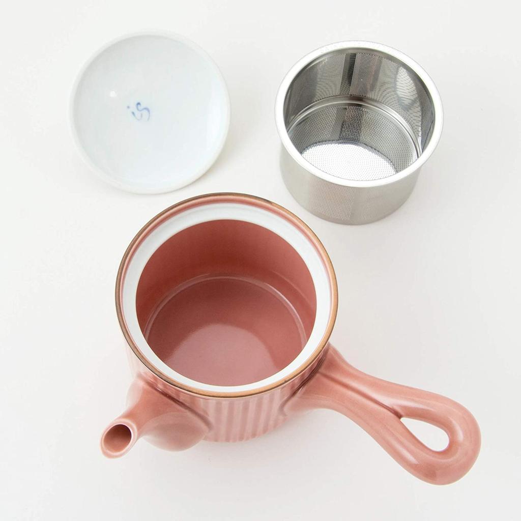 This lightweight teapot features a hand-painted floral lid, a 9cm diameter, and a 350ml capacity. Its delicate pink design features a long,