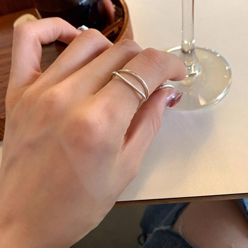 Bague couleur argent pour femme fille bijoux géométrie évidé design chevauchement design de niche à la mode avec un style minimaliste