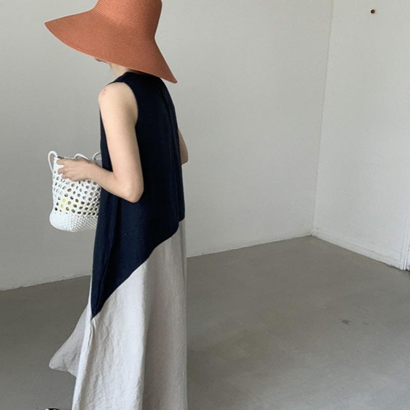 A Long Sleeveless Dress with A Vest Skirt