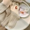 Dicke, bestickte Wollsocken für Damen im Winterstil