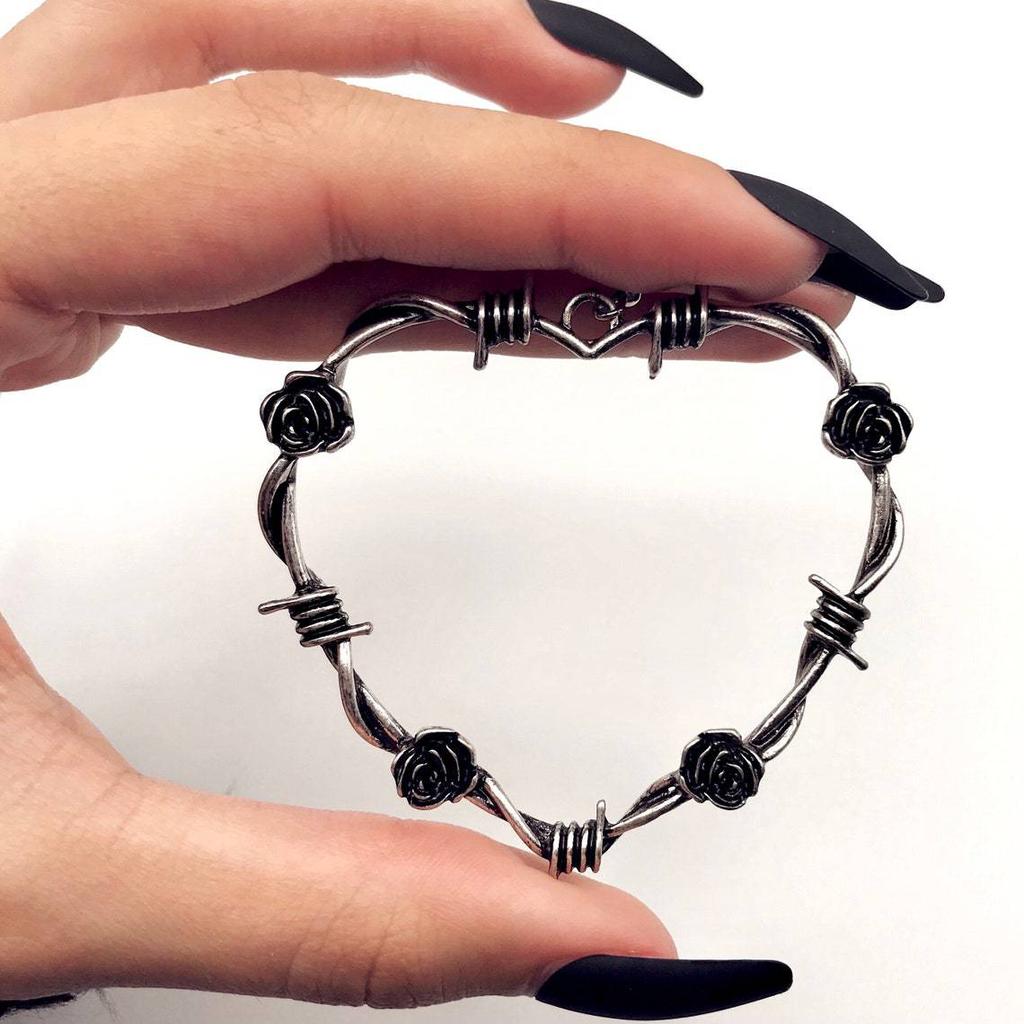 Vintage Personality Barbed Wire Heart Pendant Necklace for Women Punk Metal Black Thorny Rose Choker Chain Y2K Jewelry Goth Gift