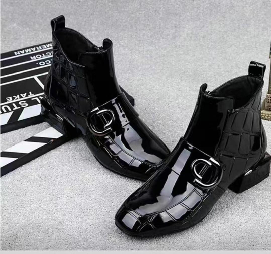 

Новые короткие женские лаковые модные женские туфли на плоской подошве с квадратным носком и боковой молнией из бархата большого размера женские в британском стиле женские 42