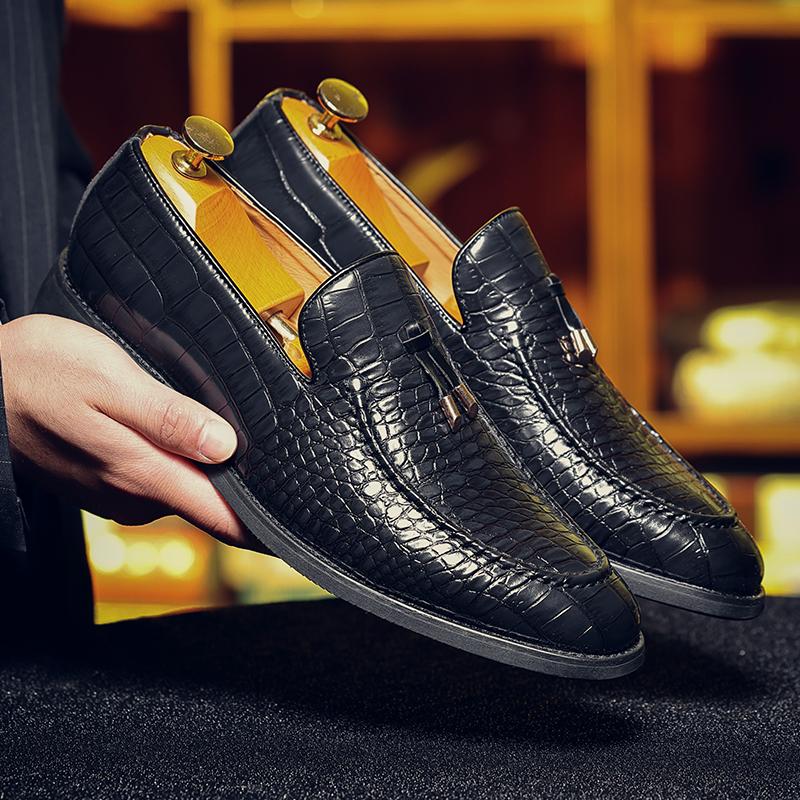 Fashion Trendy Men's PU Loafers New Flats Pointed Toe Slip-On Dress Moccasins Comfortable Walking Shoes for Men Business Casual Footwear