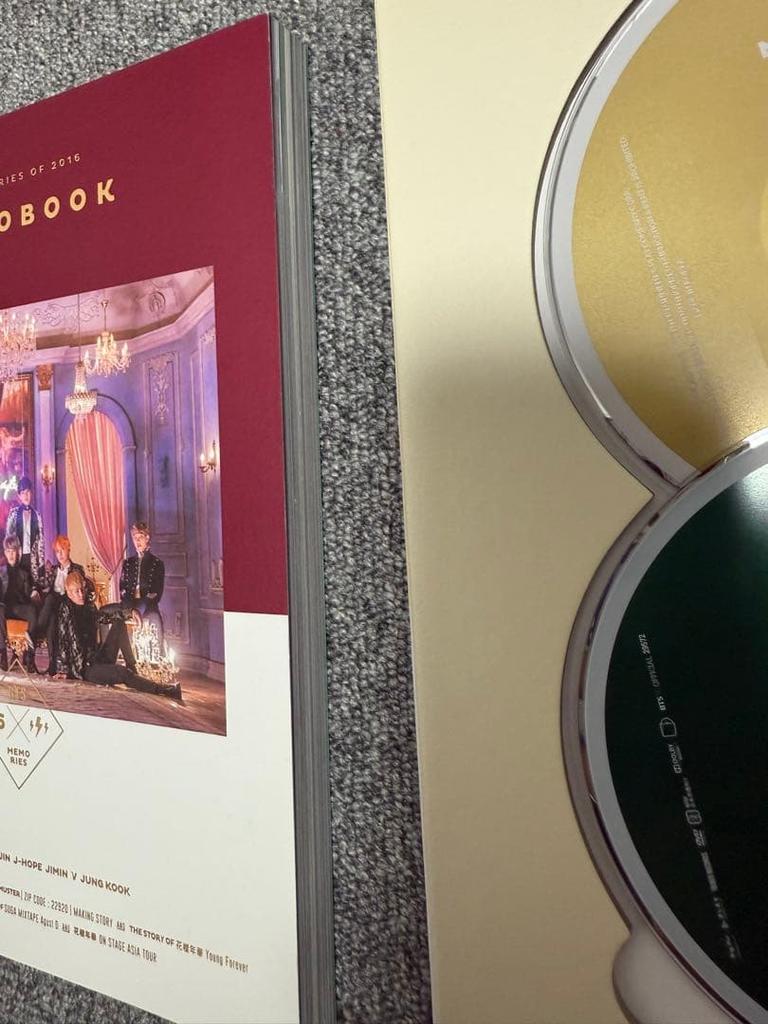 [USED] Excellent condition BTS MEMORIES OF 2016 DVD trading card memories