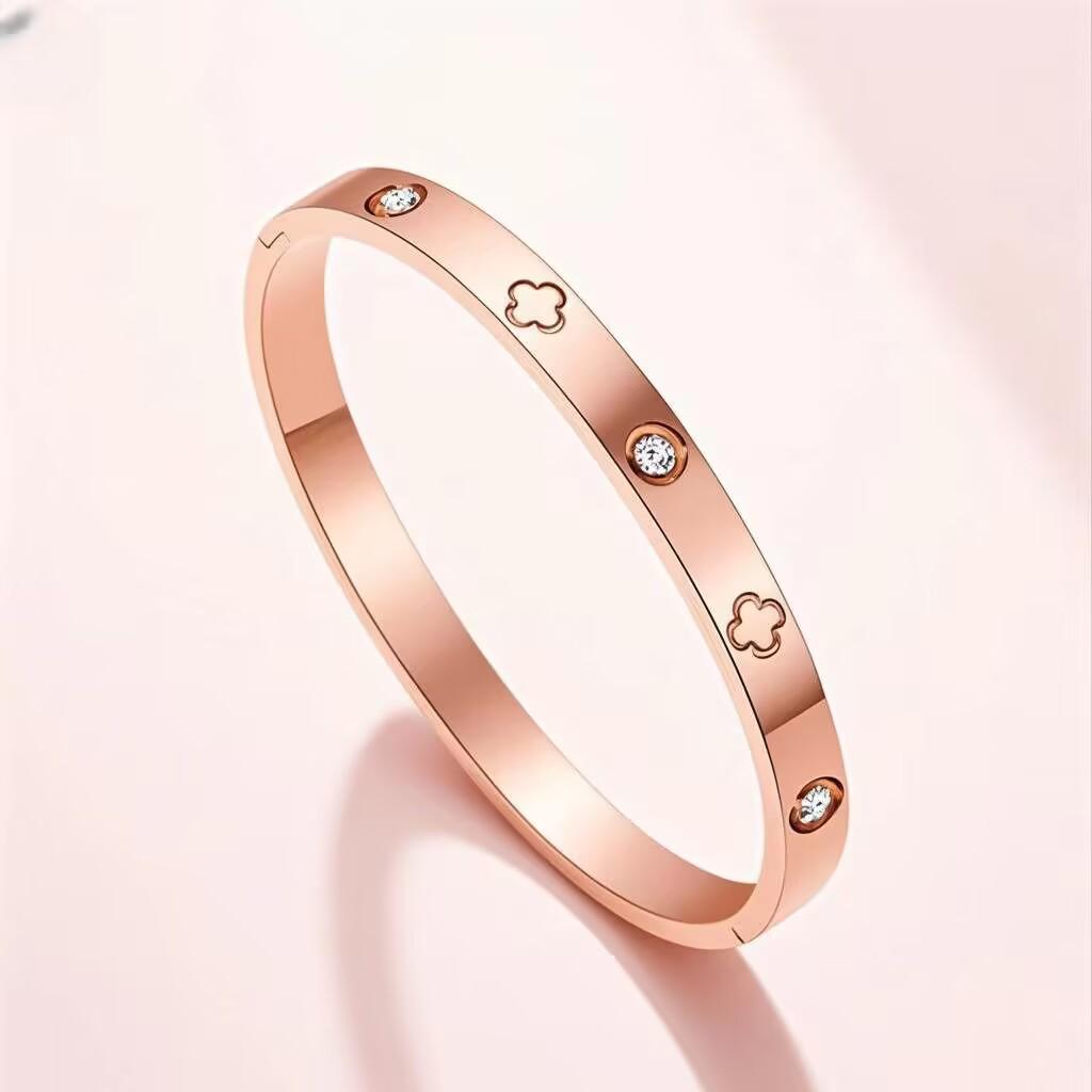 Summer Fashion Stainless Steel 18K Gold-Plated Bracelet Set for Women - Elegant, Simple Jewelry
