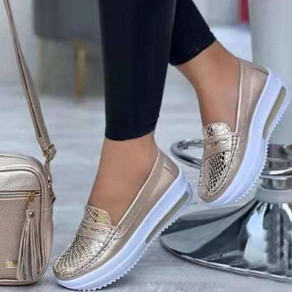 Женские кроссовки кожаные модные дышащие вулканизированные туфли на танкетке повседневная легкая и удобная обувь для мам 36 золотой 1490₽