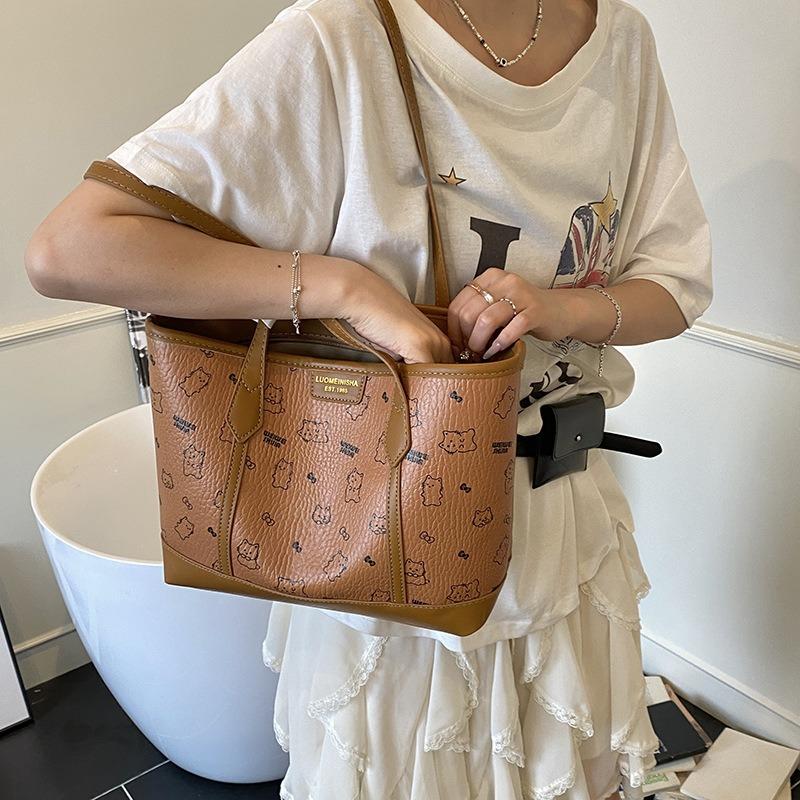 Tote Bag Large Capacity Bag Women's New Summer Fashion Armpit Bag Class Commuter Shoulder Bag