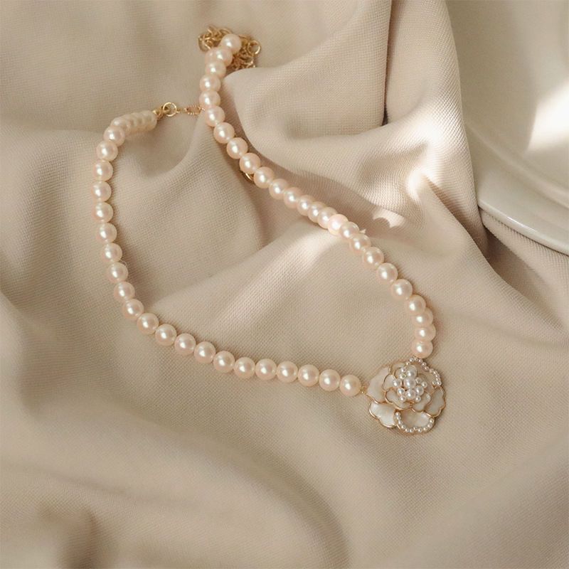 French Fairy Camellia Retro Pearl Necklace Female Niche Design Elegant Collarbone Chain