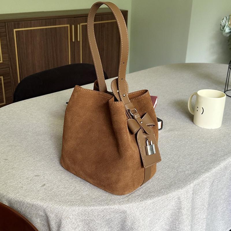 Vintage Wildleder Wildleder Premium Pendler Beuteltasche, mattes Rindsleder Große Kapazität Tragbare Schultertasche Damen Tasche