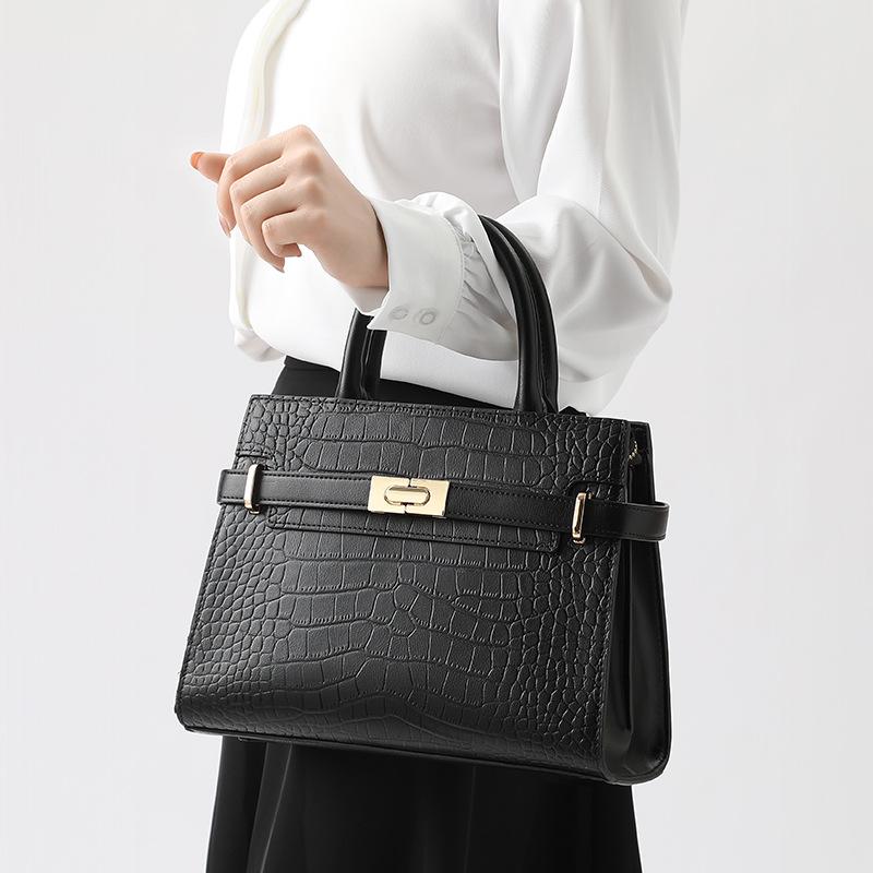 2025 Elegant Red Crossbody Handbag for Weddings - Ideal for Women and Mother-in-Laws