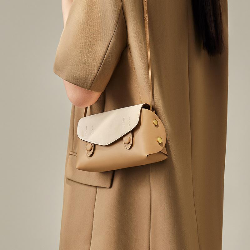 Spring and Autumn Small Square Bag 2025 New Women's Bag Niche Fashion Design Sense Crossbody Bag Commuting Simple Shoulder Bag