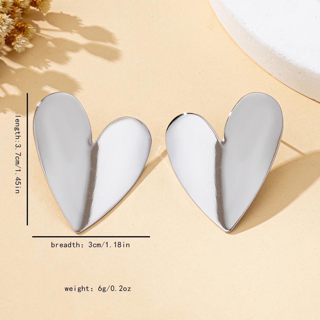 A Pair of Women's Earrings, Smooth Irregular Heart-Shaped Earrings, Suitable for Daily Wear and Vacation Wear
