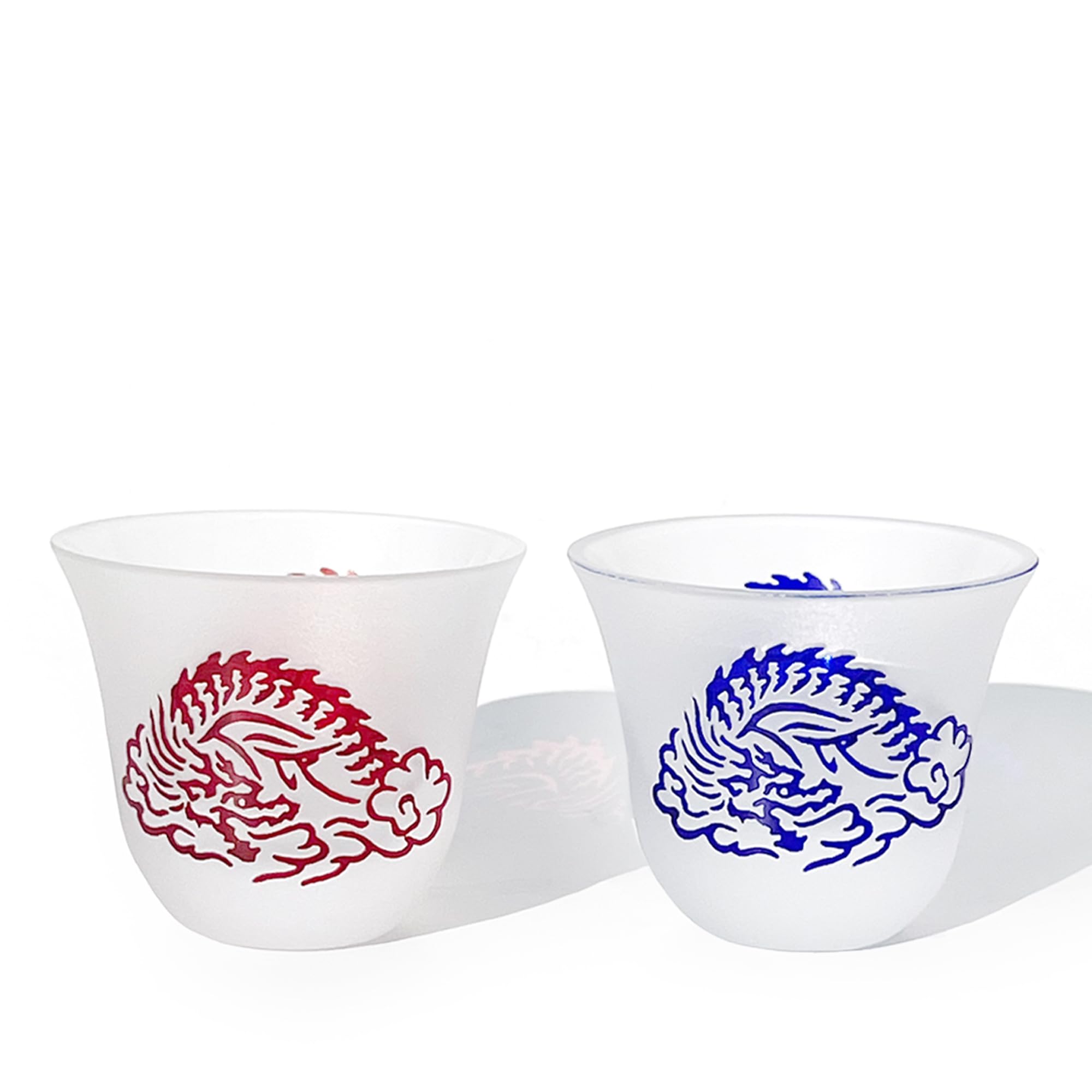 

Direct Sales from Taiburo Carved Zodiac Sake Cup Pair and Gift Made in Japan [Official Studio] Yume-garashi Dragon (Red Blue) TB002-105, Boxed,