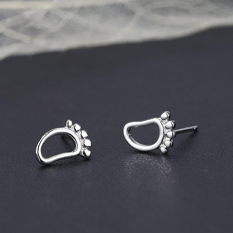 

Fashionable Student Little Foot Earrings for Women Simple Earrings