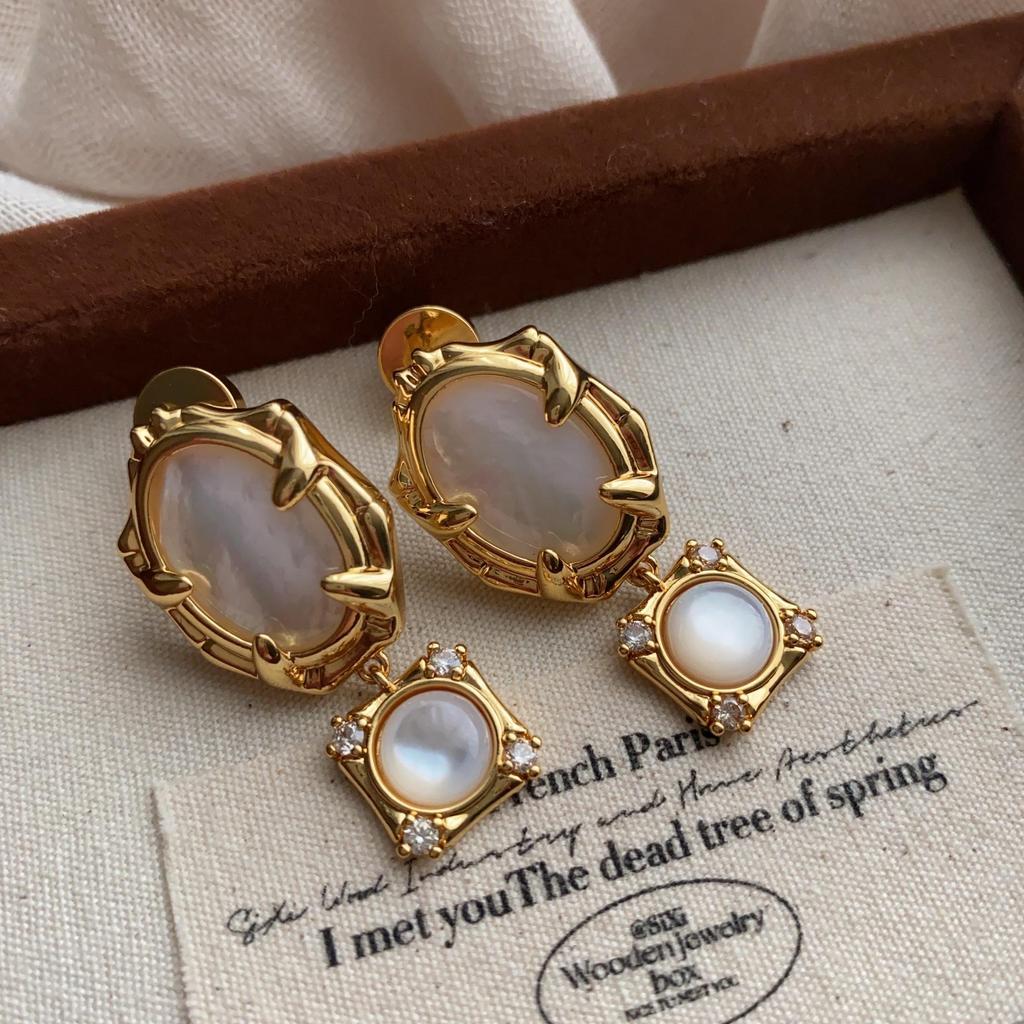Geometric Shell Earrings Earrings 20 High-End Light Luxury Stud Earrings Retro Court Exquisite Niche Design