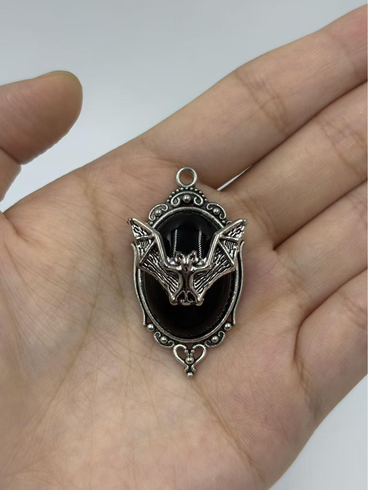 

Готичний Підвіска-Кажан Вампір Античне Срібло - Аксесуар для DIY Прикрас на Хелловін