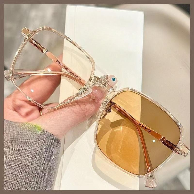 Trendy Square Photochromic Sunglasses Anti Blue Light Glasses for Women Unisex Outdoor Discoloration Eyewear