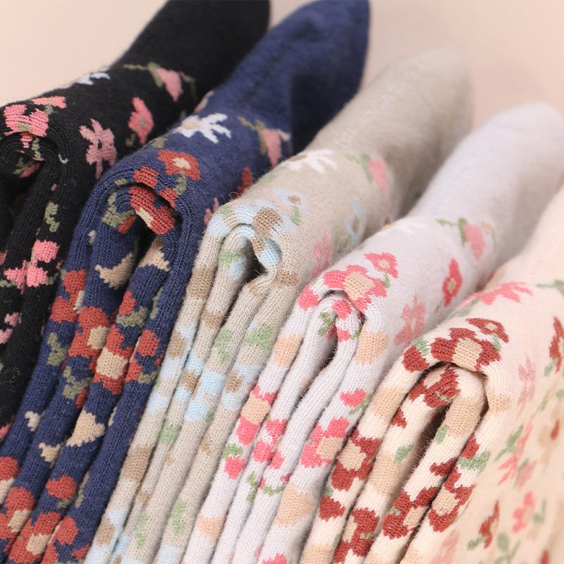 5 Pairs Autumn and Winter Vintage Small Floral Ladies Mid-tube Mori Department College Socks Mid-tube Socks
