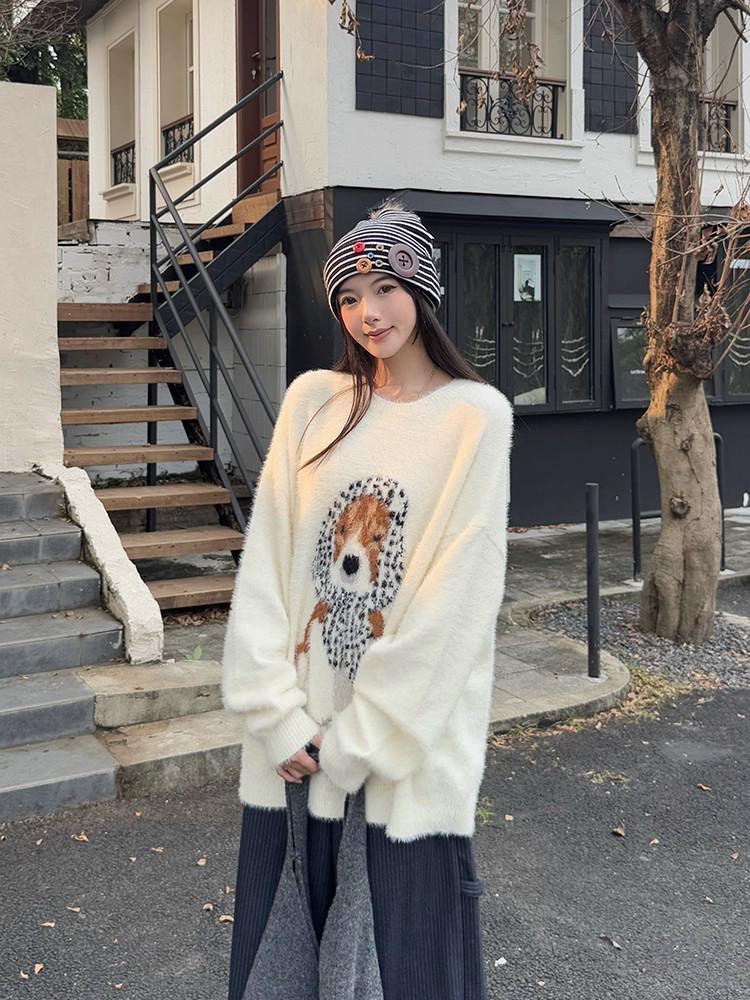 Cozy Korean-Style Round Neck Knit Sweater - Soft, Chewy, and Relaxed Long-Sleeve for Autumn/Winter