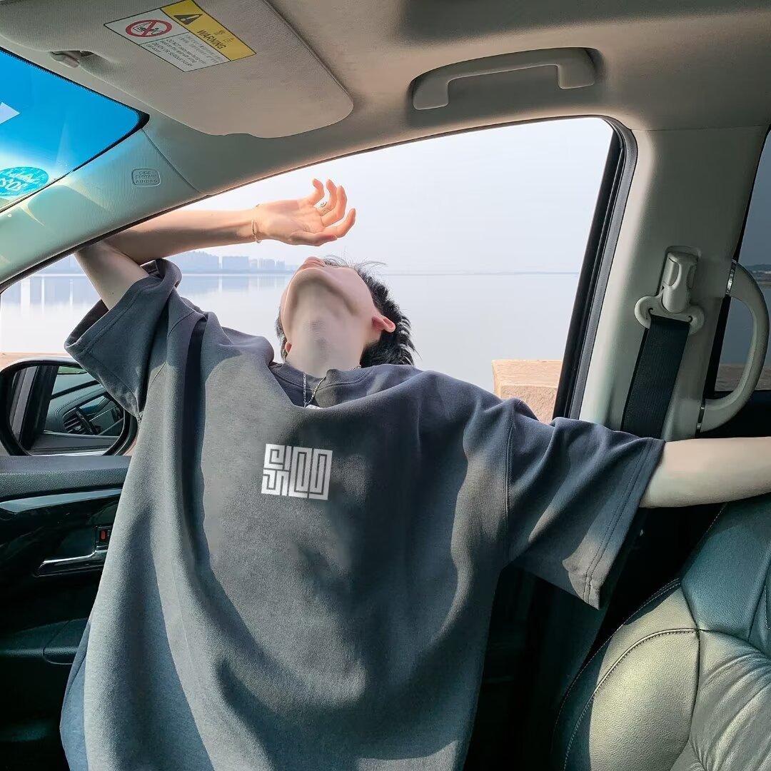 

Новая летняя футболка с короткими рукавами для мужчин, тренд в корейском стиле, простой топ с короткими рукавами, свободная повседневная брендовая футболка в гонконгском стиле 3XL темно-серого