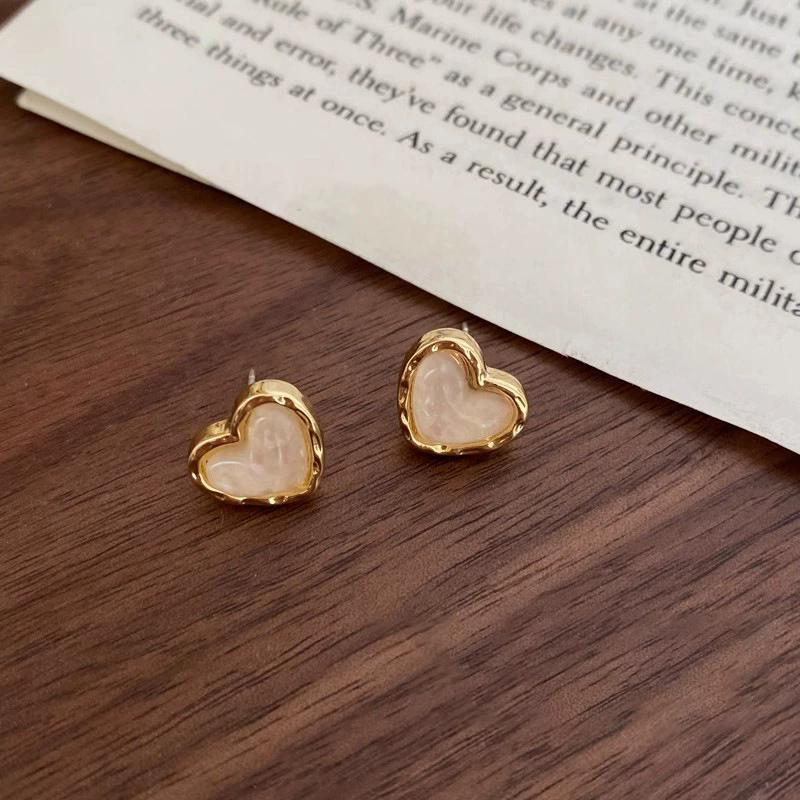 Trendy Heart Earring for Women Classic White Acrylic Peach Heart Shape Stud Earrings Female Elegant Korean Jewelry