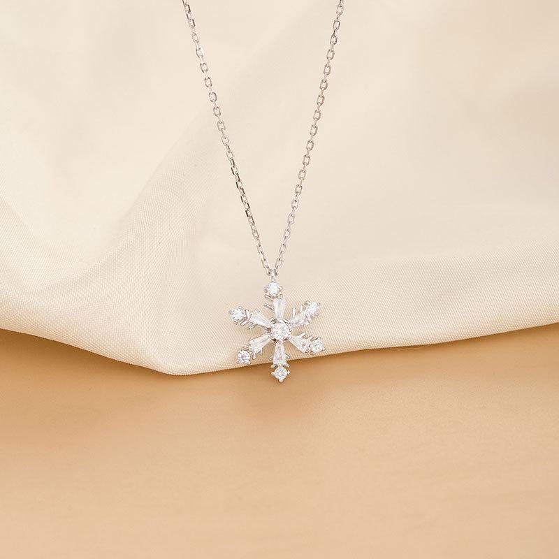 

Banyan Tree S925 Silver Rotatable Snowflake Necklace - Light Luxury Clavicle Chain for Women 2022 NS826 белого золота