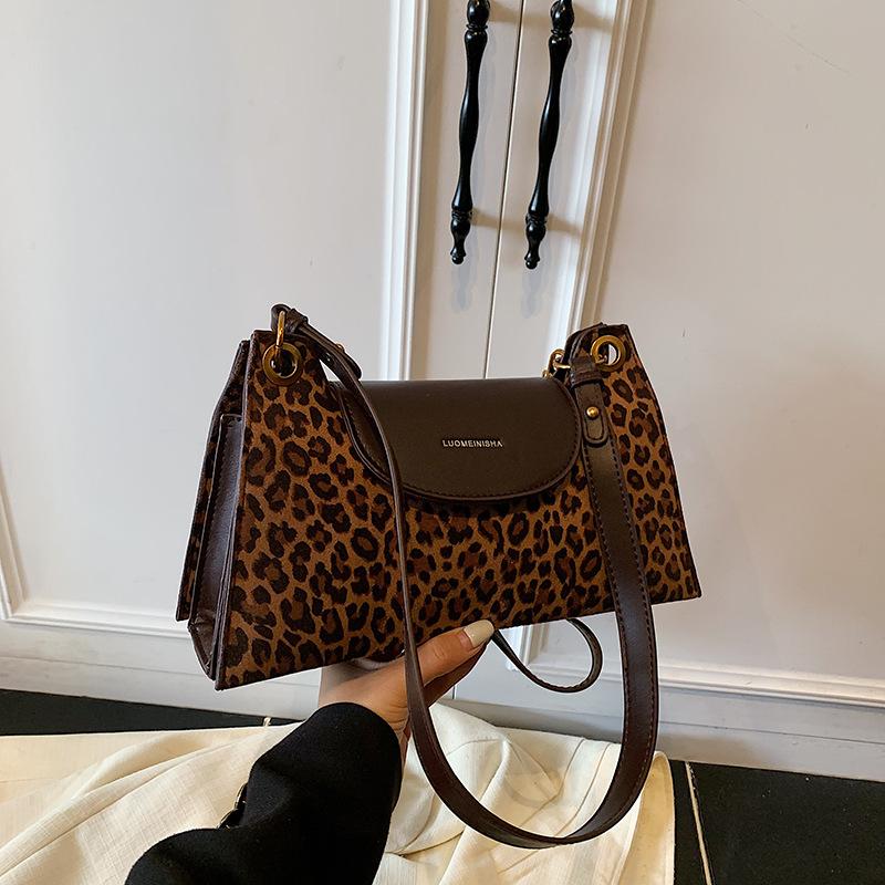 Leopard print bag women's large-capacity 2025 new autumn and winter versatile niche shoulder underarm bag commuter baguette messenger bag