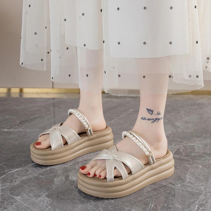 Fashion Platform Pearl Beautiful Sandals and Slippers for Women To Wear Fashionably In Summer with Skirts 2025 New Seaside Sandals