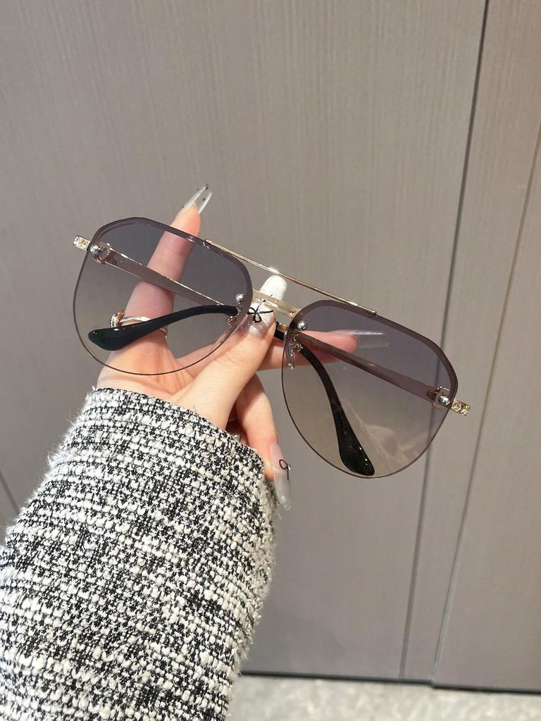1PC Fashion Pilot Metal Oversized Frame Women Vintage Sunglasses For Men Daily Outdoor Life Shades Eyewear Accessories.