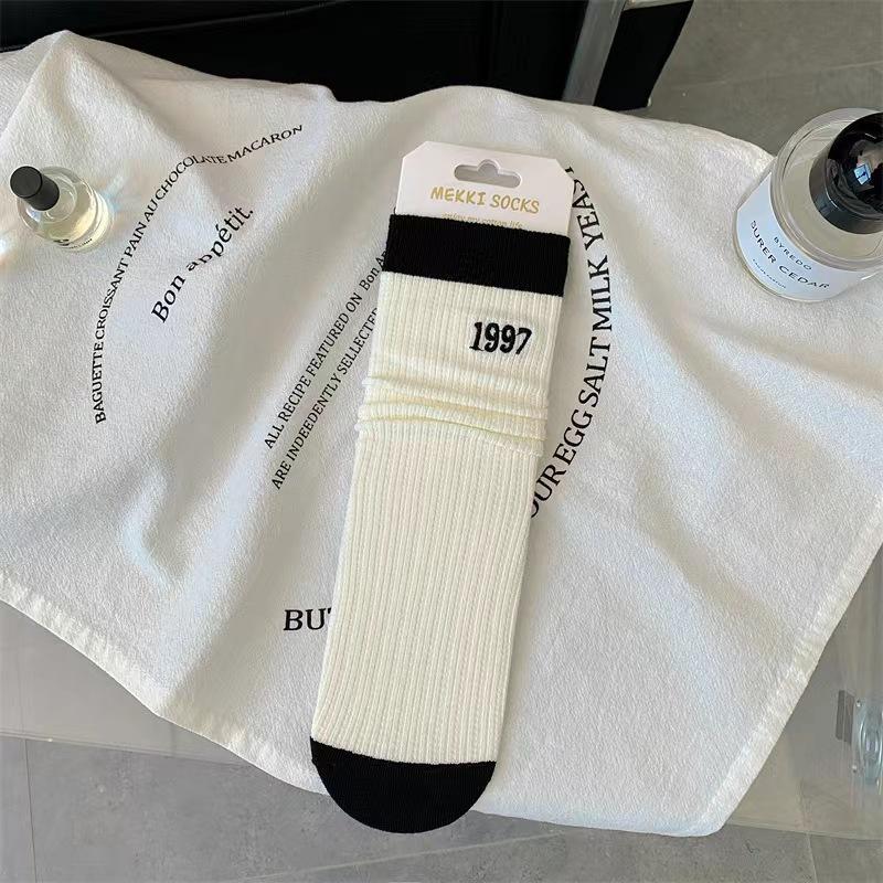 Women's New Spring and Summer Striped Medium Tube Pile Cotton Socks