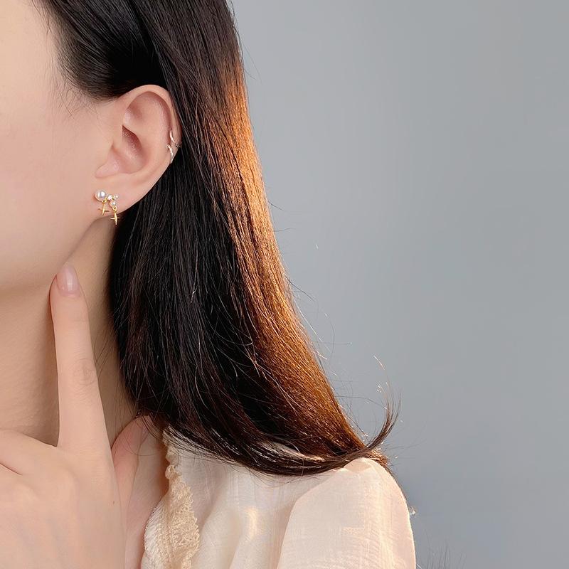 Fashionable Four-pointed Pearl Earrings for Women with Niche Design High-end Earrings