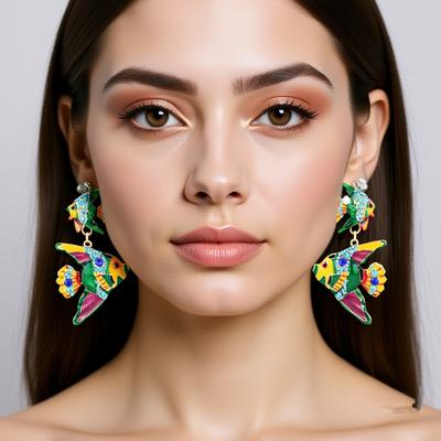 Pendientes de pez tropical con incrustaciones de diamantes de colores para la playa, artesanía en esmalte, pendientes de estilo vacacional, nicho personalizado, no chocan con las camisas