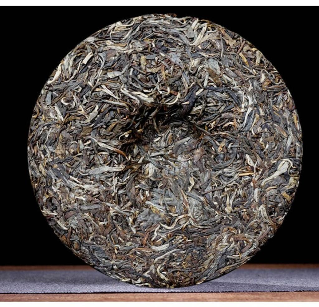 Yunnan Yiwu Guafengzhai 2021 Premium Ancient Tree Raw Pu-erh Gong Tea Cake 357g