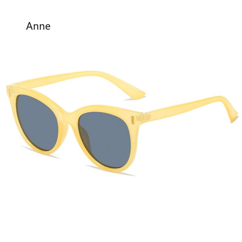 New Classic Small Oval Sunglasses for Men and Women Minimalist Retro Shades for Street Style Sun Glasses Gafas De Sol